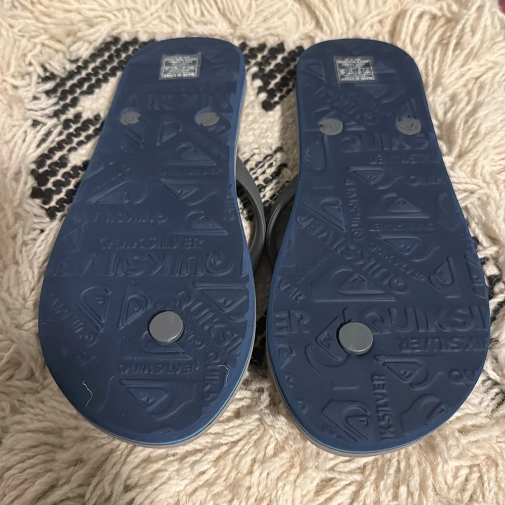 NWT - Quicksilver sandals / flip flops - Size 7 men - Picture 2 of 3